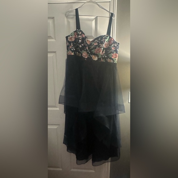 Chi Chi London Dip Hem Dress, UK size 22 - Picture 5 of 5